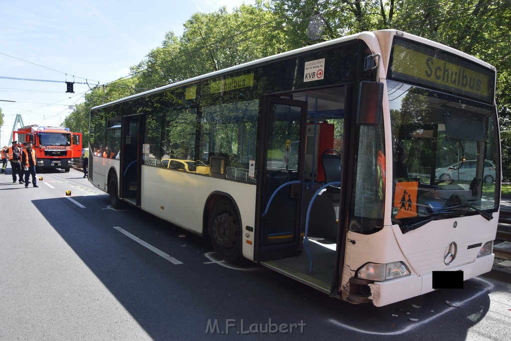 VU Schulbus Taxi Severinsbruecke Rich Innenstadt P30.JPG - Miklos Laubert